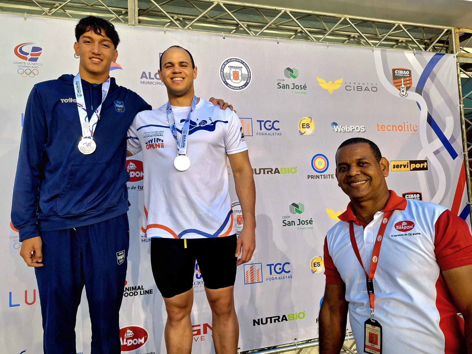 Josué Domínguez fue rey de los 50 pechos en X RD Swim Open