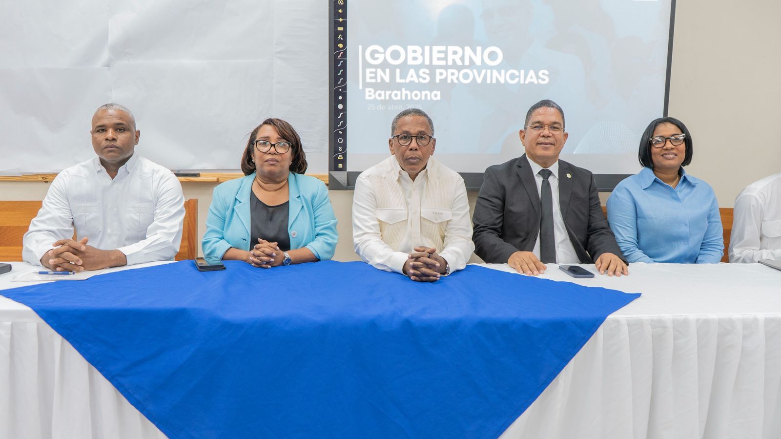 FOTO EL GOBIERNO EN LA PROVINCIA 1