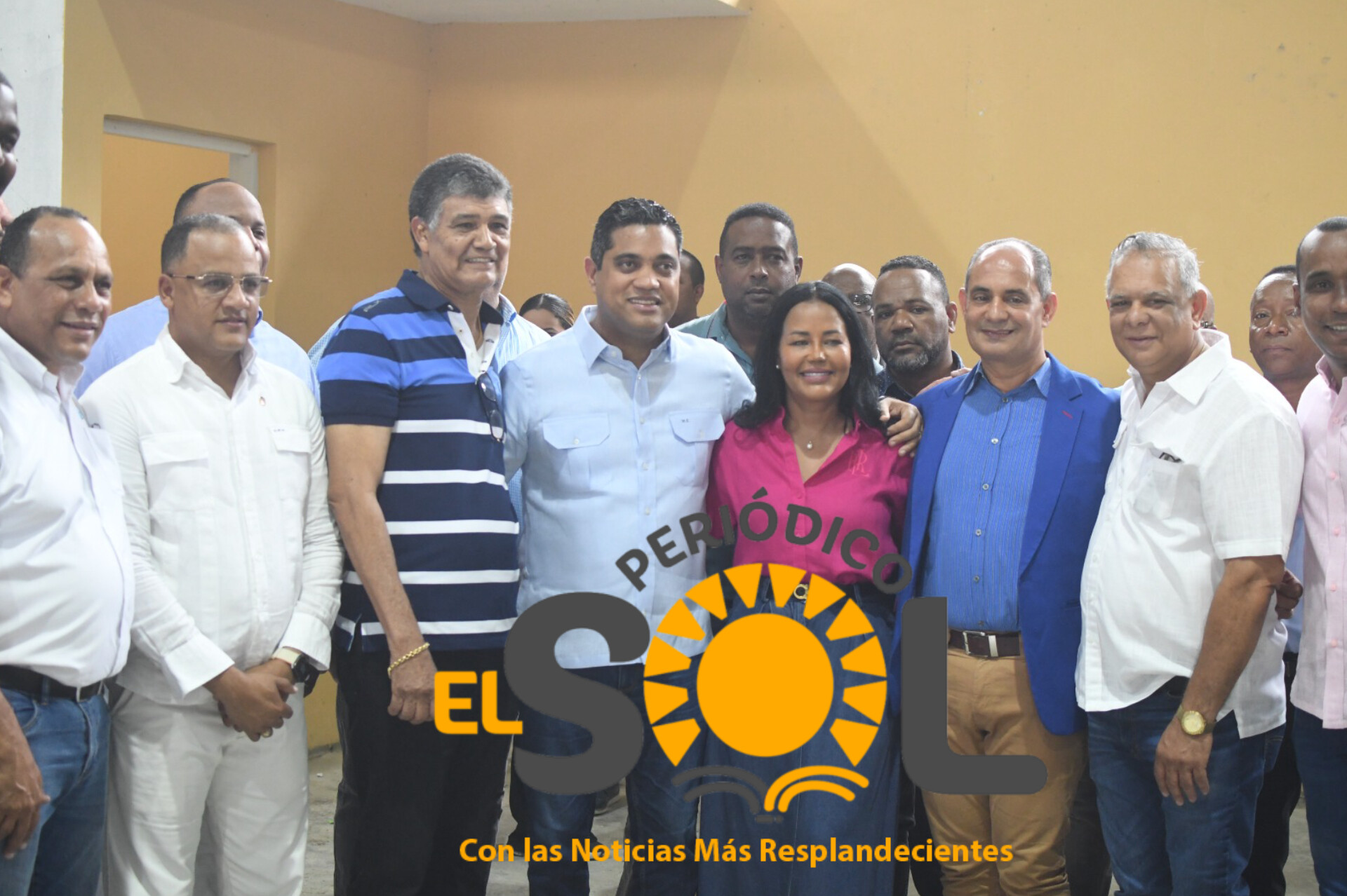 VIDEO Ministro de Deportes Kelvin Cruz supervisa trabajos de reconstrucción polideportivo de Las Caobas