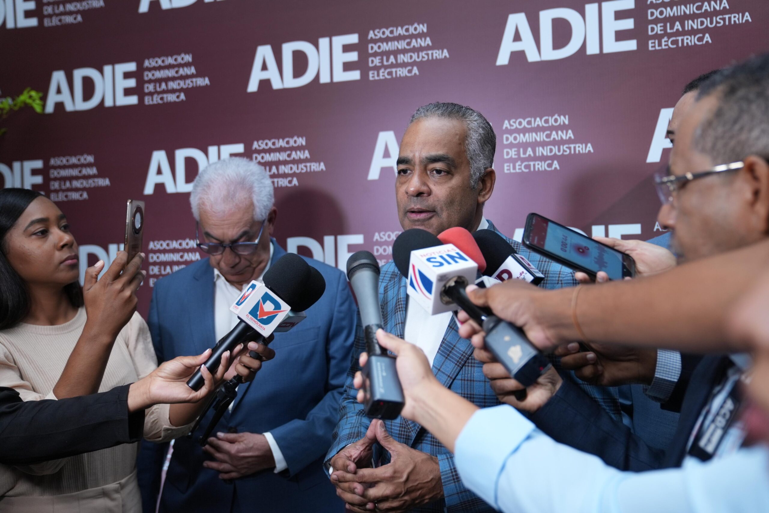 Joel Santos resaltó las acciones del Gobierno para seguir el fortalecimiento del sistema energético.
