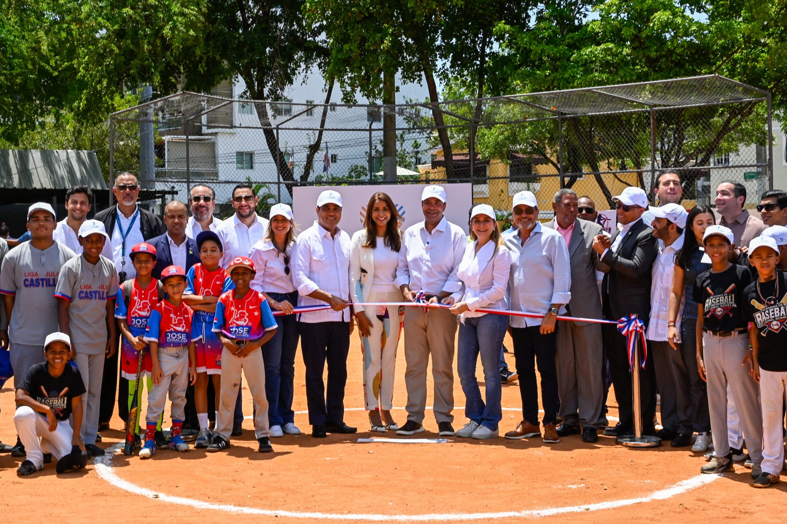 Banreservas lanza “Juega RD” con el remozamiento del Play Los Restauradores, en el Mirador SurLa iniciativa busca rehabilitar espacios deportivos para uso comunitarios