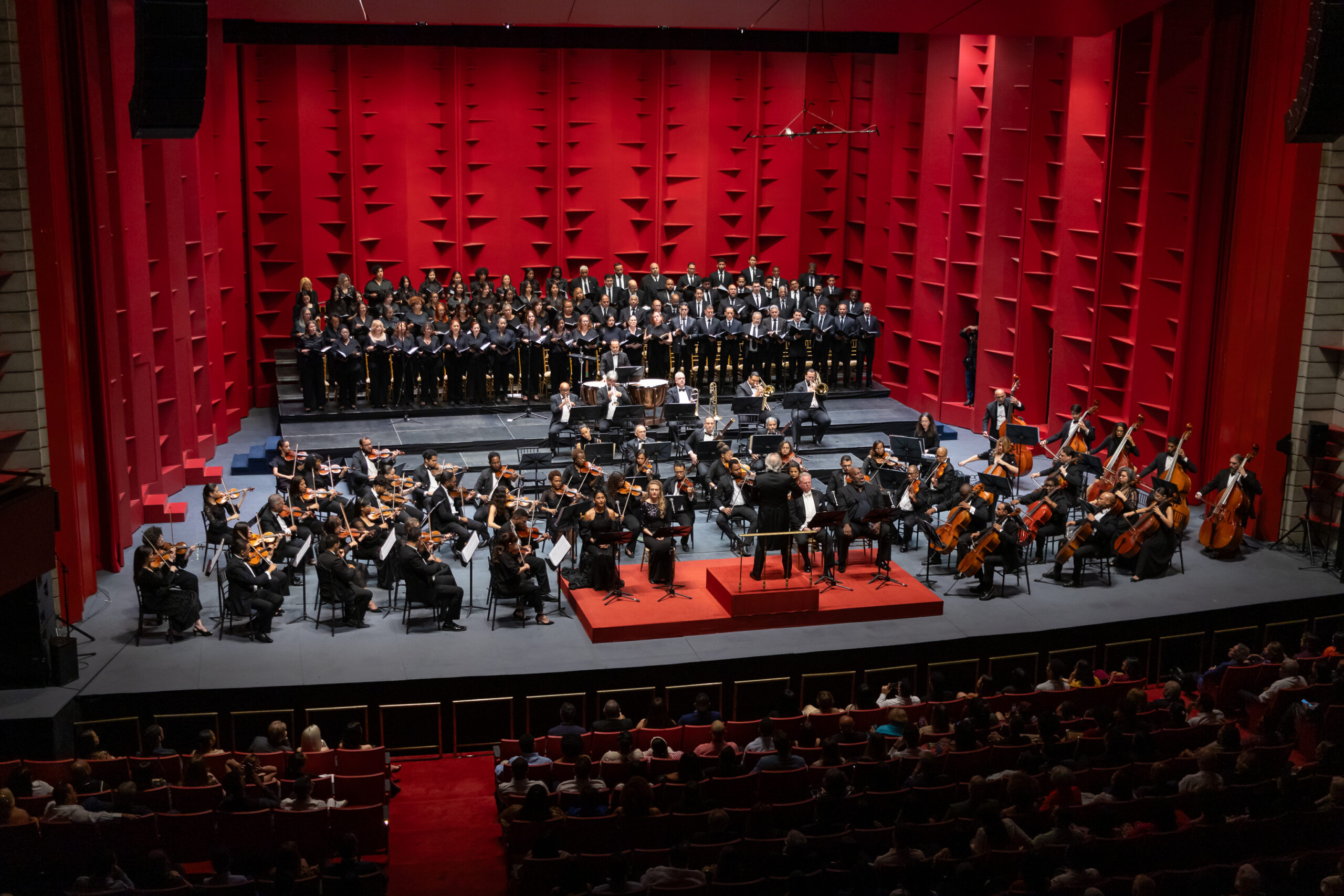 El Coro Nacional Dominicano celebra sus 70 años con un Réquiem inolvidable en el Teatro Nacional