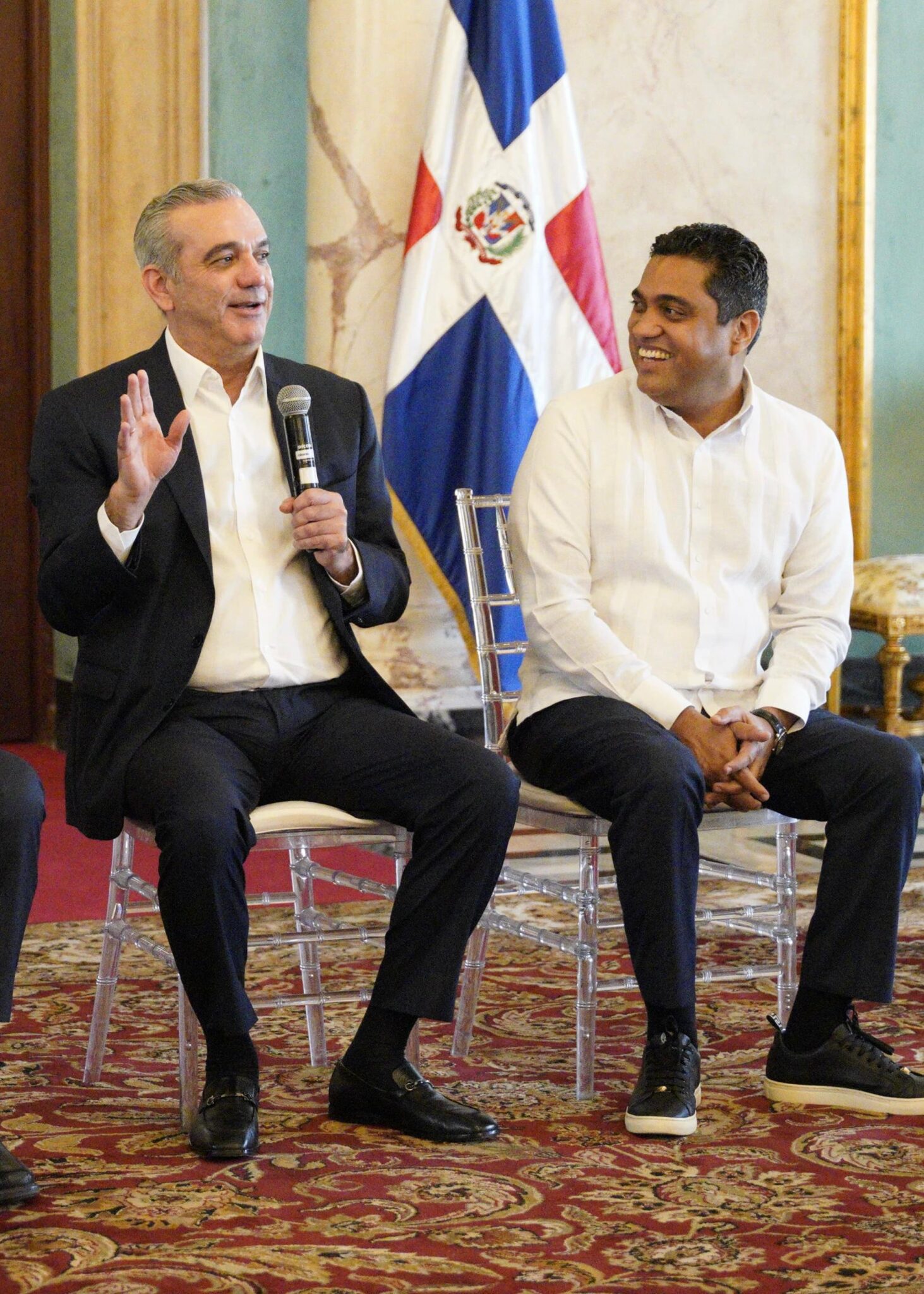 Ministro Kelvin Cruz anuncia inversión de RD$ 800 millones para construir 30 multiusos en GSD