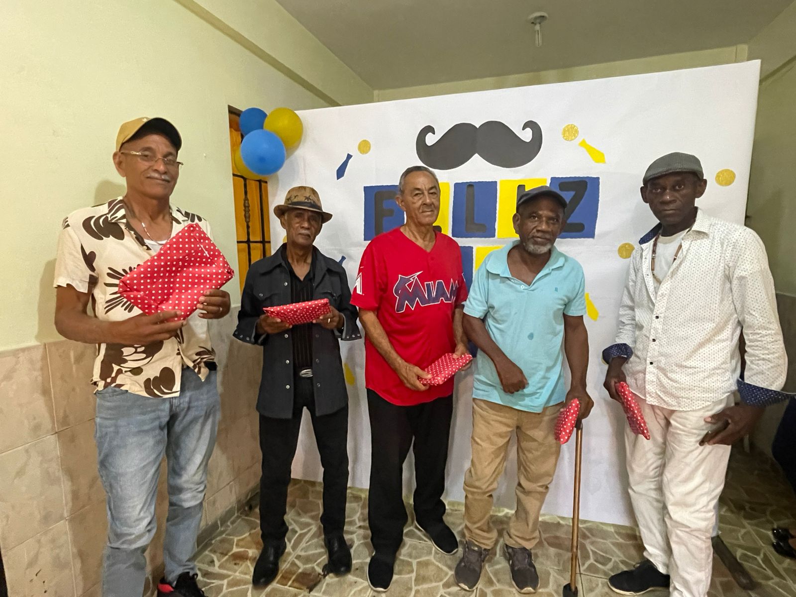 Fundación JUDEGU celebra Día del Padre a adultos mayores