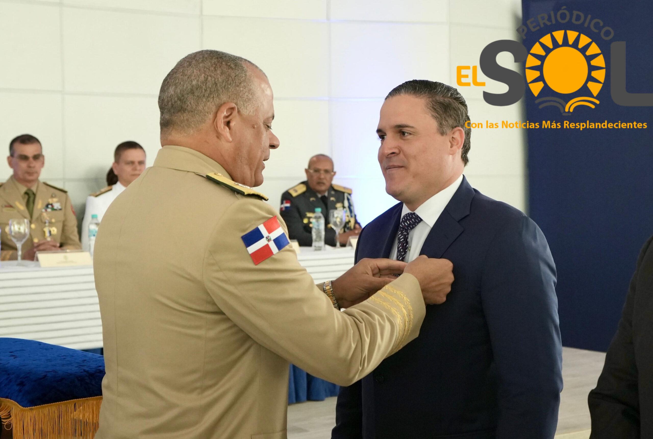 Jean Luis Rodríguez recibe máxima distinción del CESEP por sus aportes a la seguridad portuaria