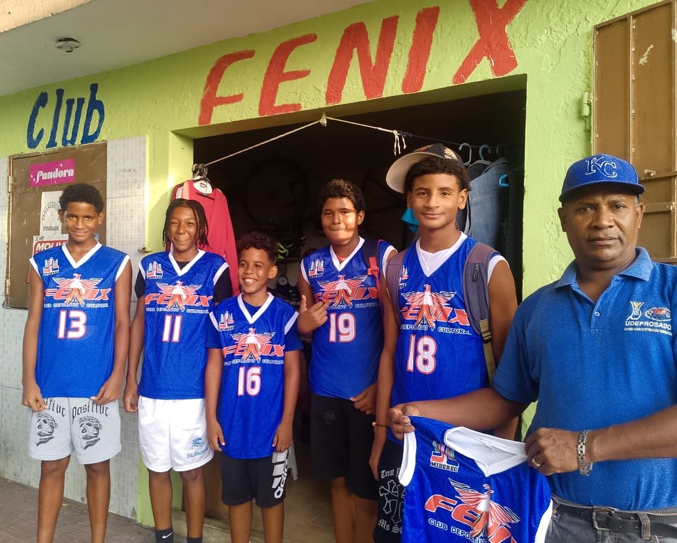 Club Fénix de Herrera solicita uniformes y utilería para equipos baloncesto y voleibol