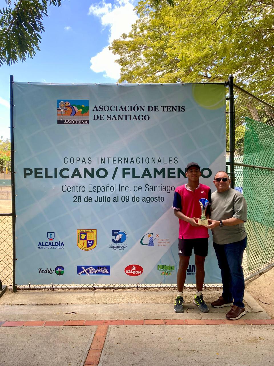 Isaac Guerrero es doble campeón de la Copa Pelícano J30 Santiago