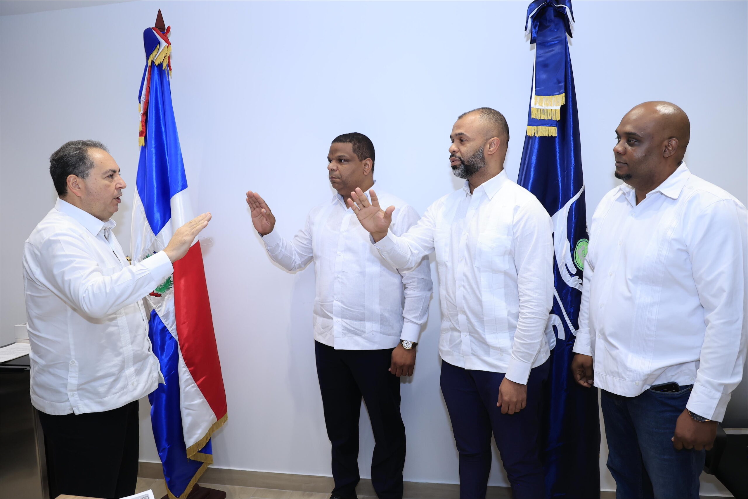 Director SNS juramenta nuevo director Hospital Traumatológico de Higüey