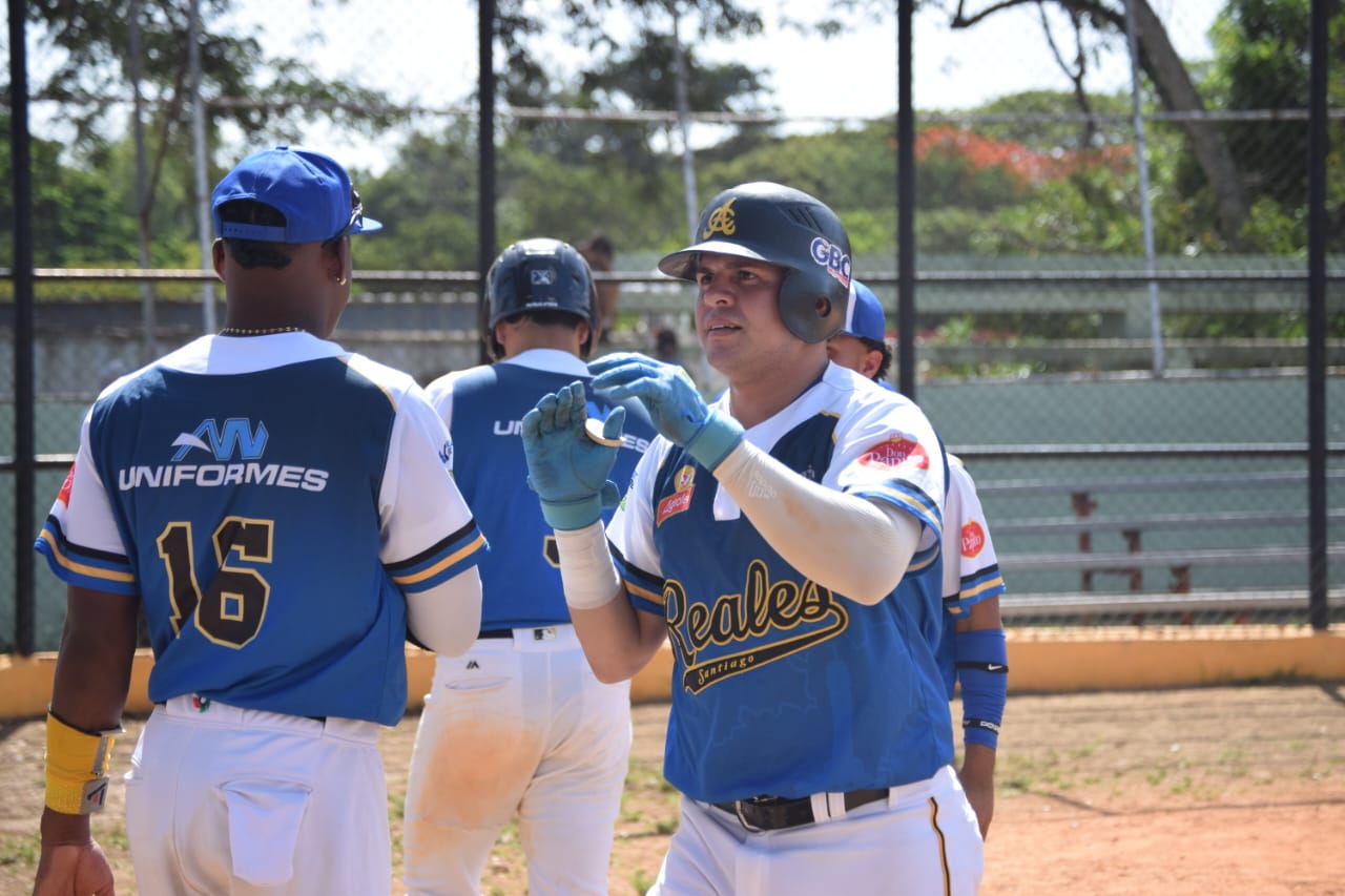 Reales, Granjeros y Mineros ganan este viernes en la Liga de Verano