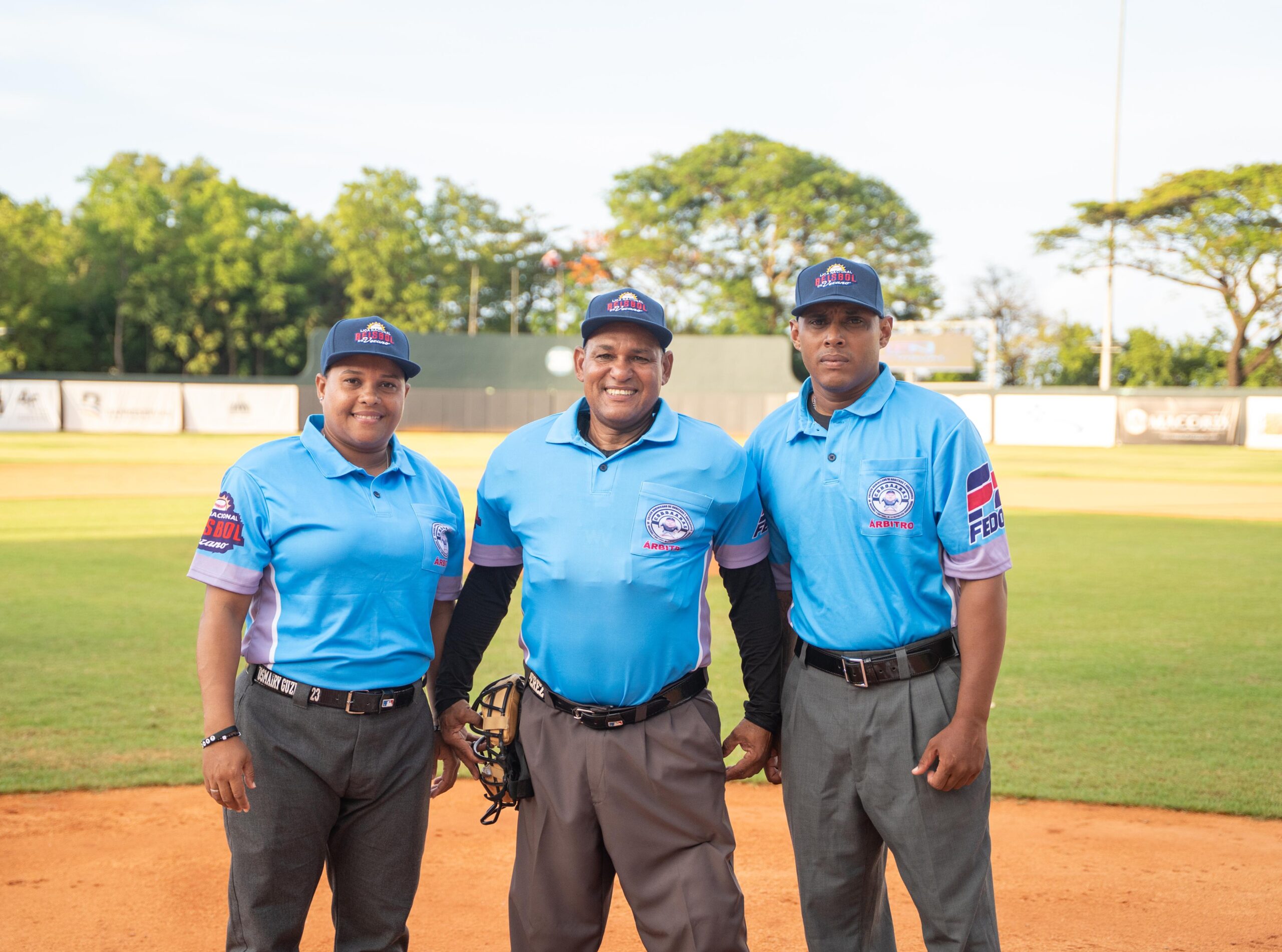 Omairy Guzmán hace historia como primera mujer árbitro en la Liga Profesional de Béisbol de RD