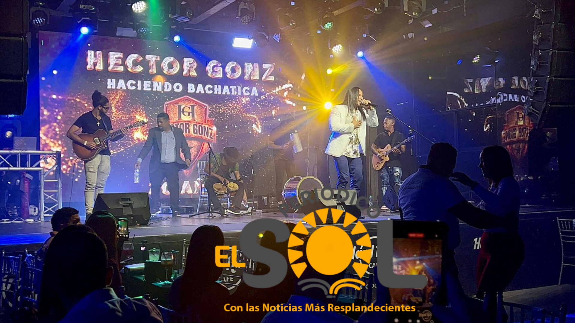 Santo Domingo, RD.- En una noche que desbordó energía y talento, el multifacético cantante y actor dominicano, Héctor Gonz, ofreció una presentación memorable en el Hard Rock Café Santo Domingo.