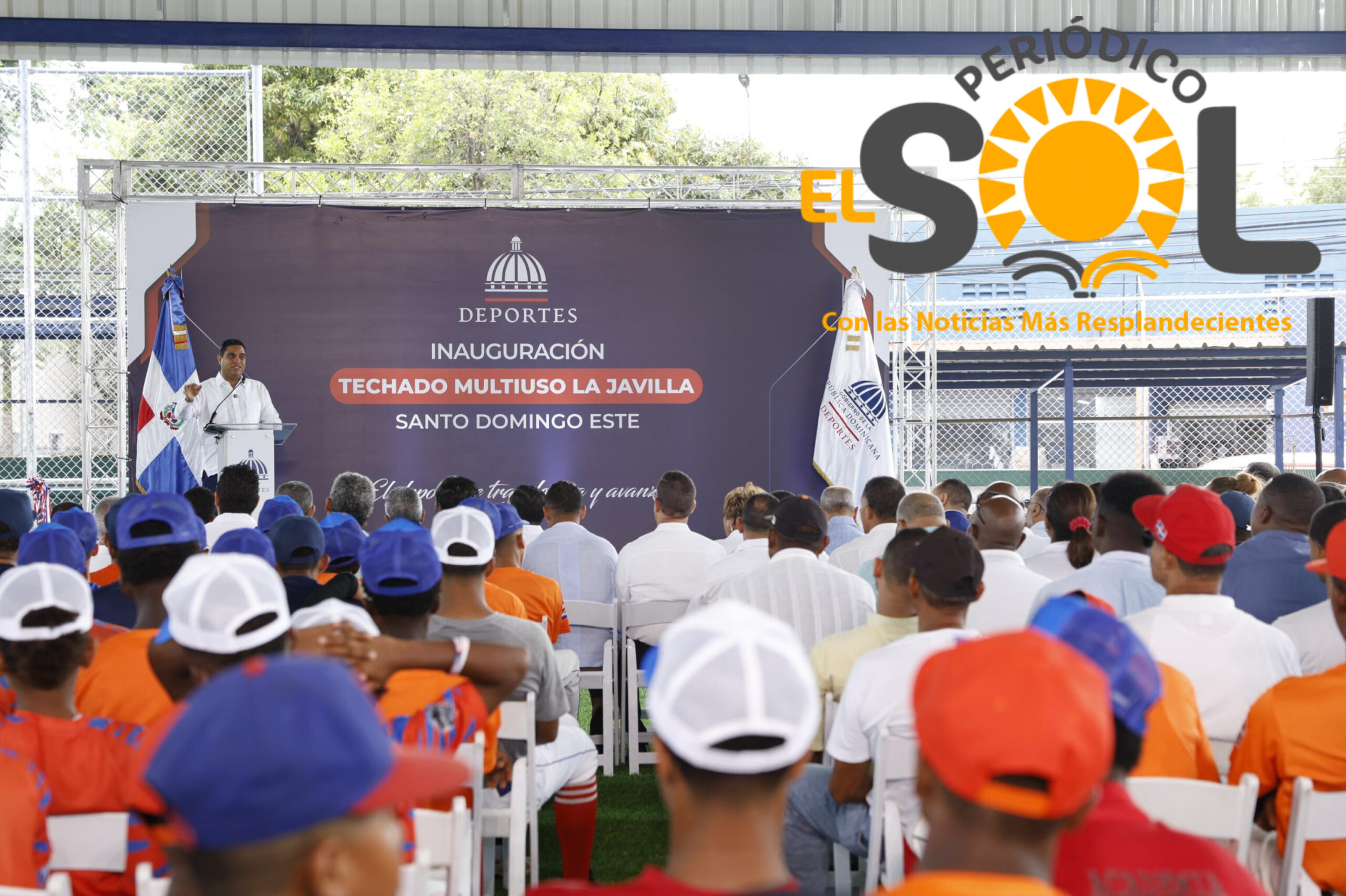 Ministro Kelvin Cruz entrega multiuso La Javilla en Villa Duarte, SDE