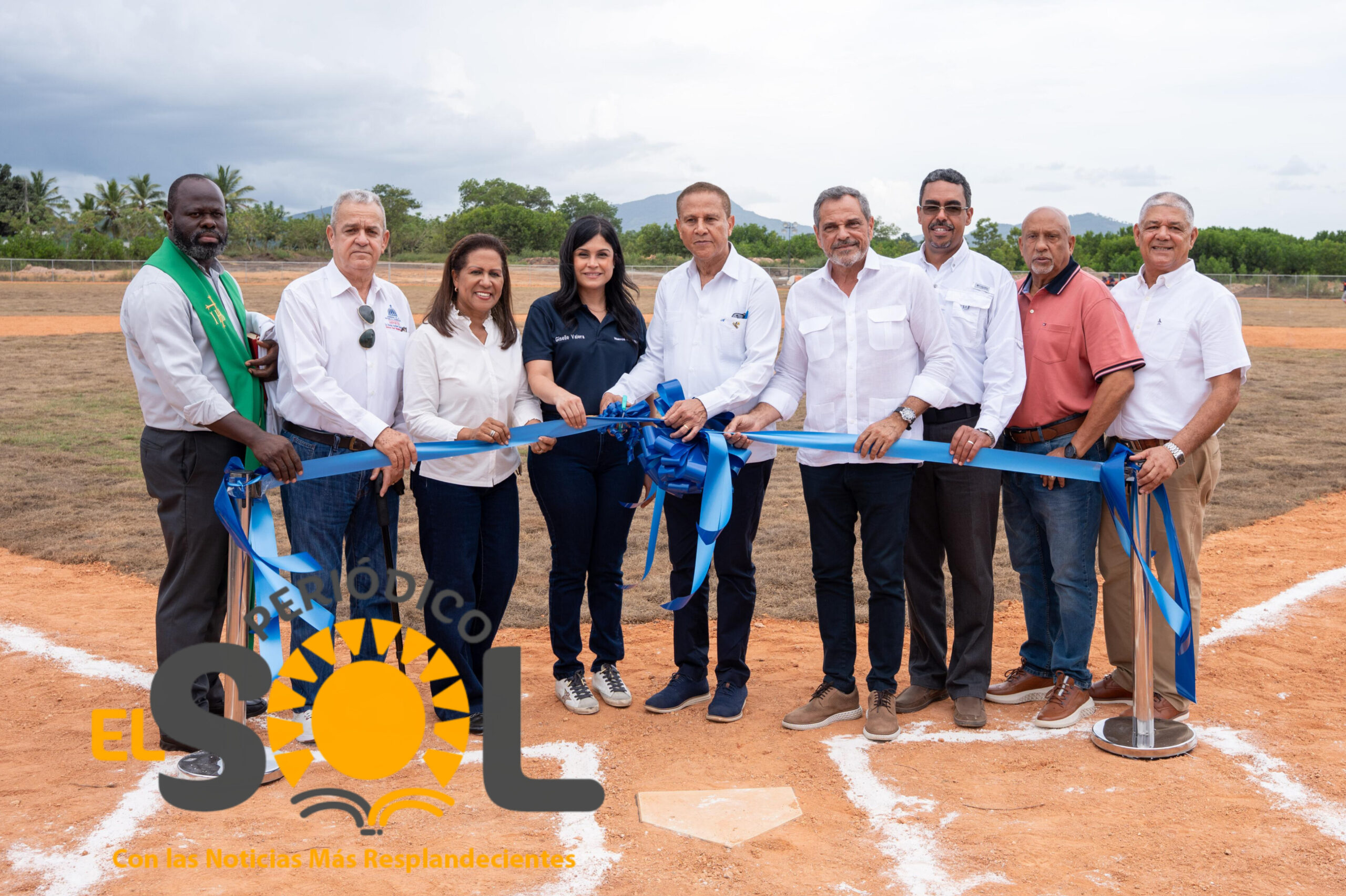 El proyecto Nuevos Horizontes sigue creciendo: entregan segundo salón comunal y campo de béisbol