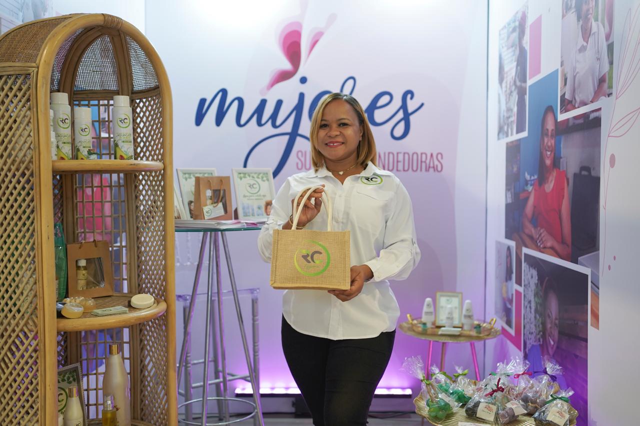 Dirección de Desarrollo Social Supérate impulsa proyectos sociales en el sector turístico; participa en feria comercial de ASONAHORES
