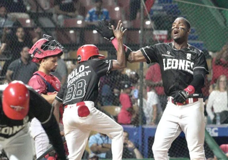 Video | Leones siguen invictos en el Round Robin y propinan cuarta derrota a los Gigantes
