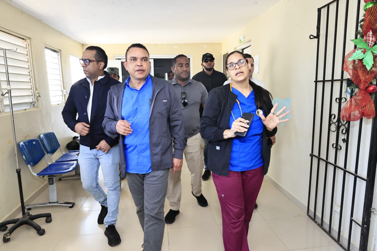 SNS supervisa avances y ordena reanudación y conclusión de obras hospitalarias en Santo Domingo Norte