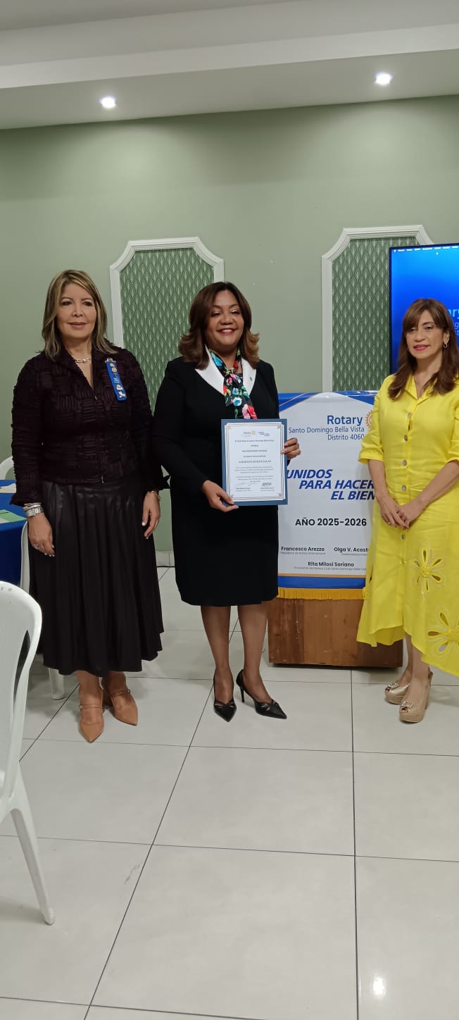 Amarilys Durán Salas imparte conferencia sobre Ética y Liderazgo Profesional en el Club Rotario Santo Domingo Bella Vista