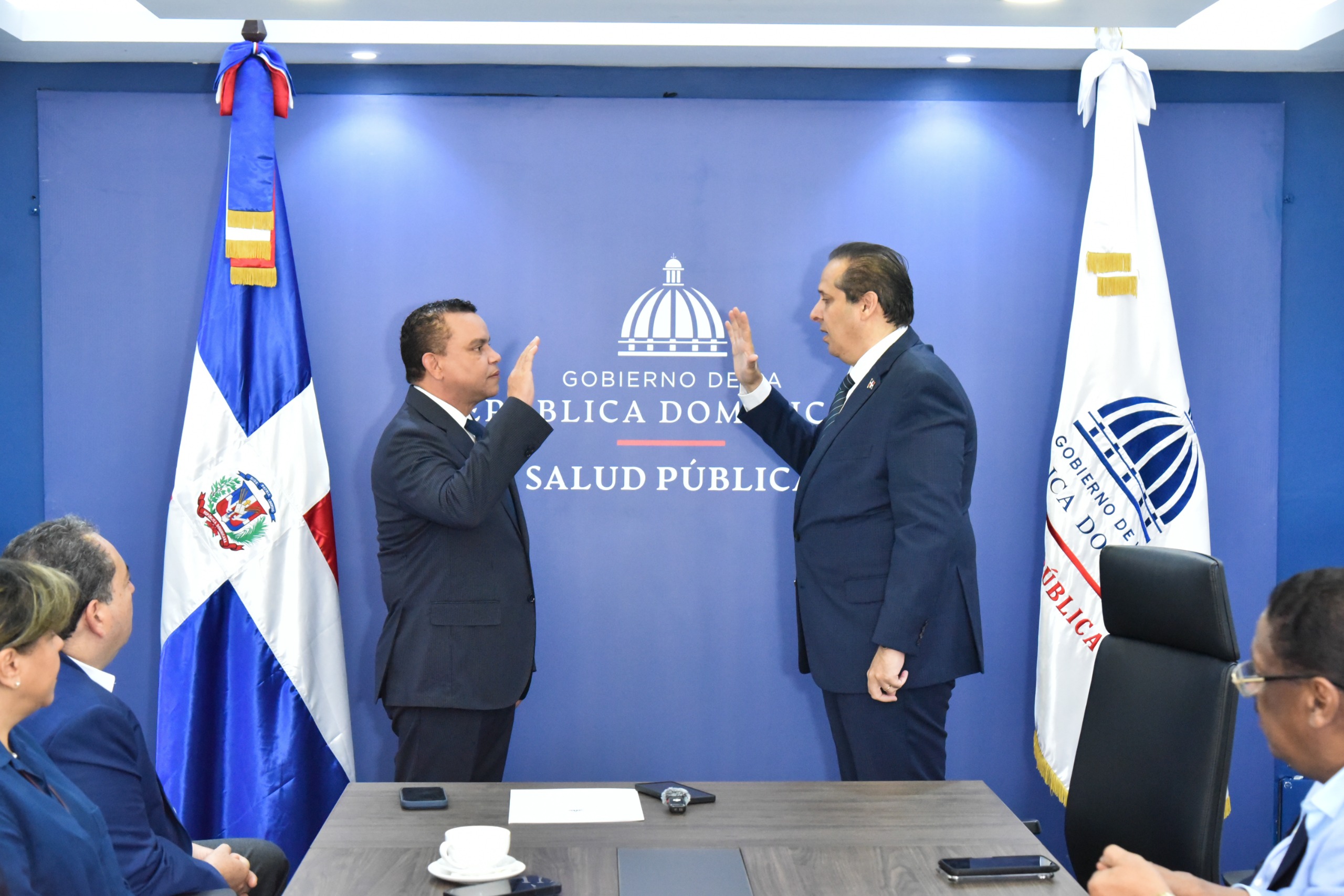 Ministro de Salud Víctor Atallah juramenta a Julio César Landrón como nuevo director del SNS