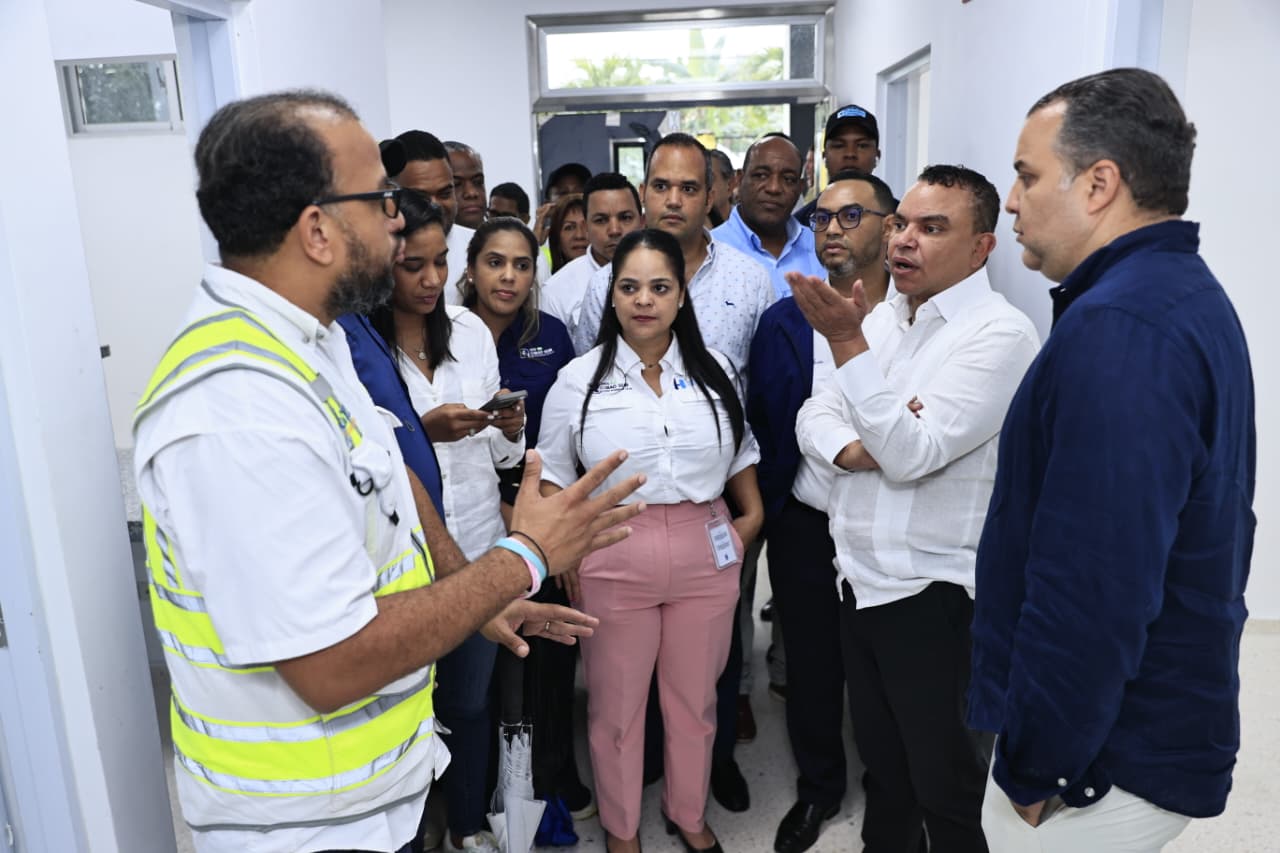 Dr. Landrón supervisa hospitales de Maimón, Cevicos y Cotuí para fortalecer atención de salud más humana y digna