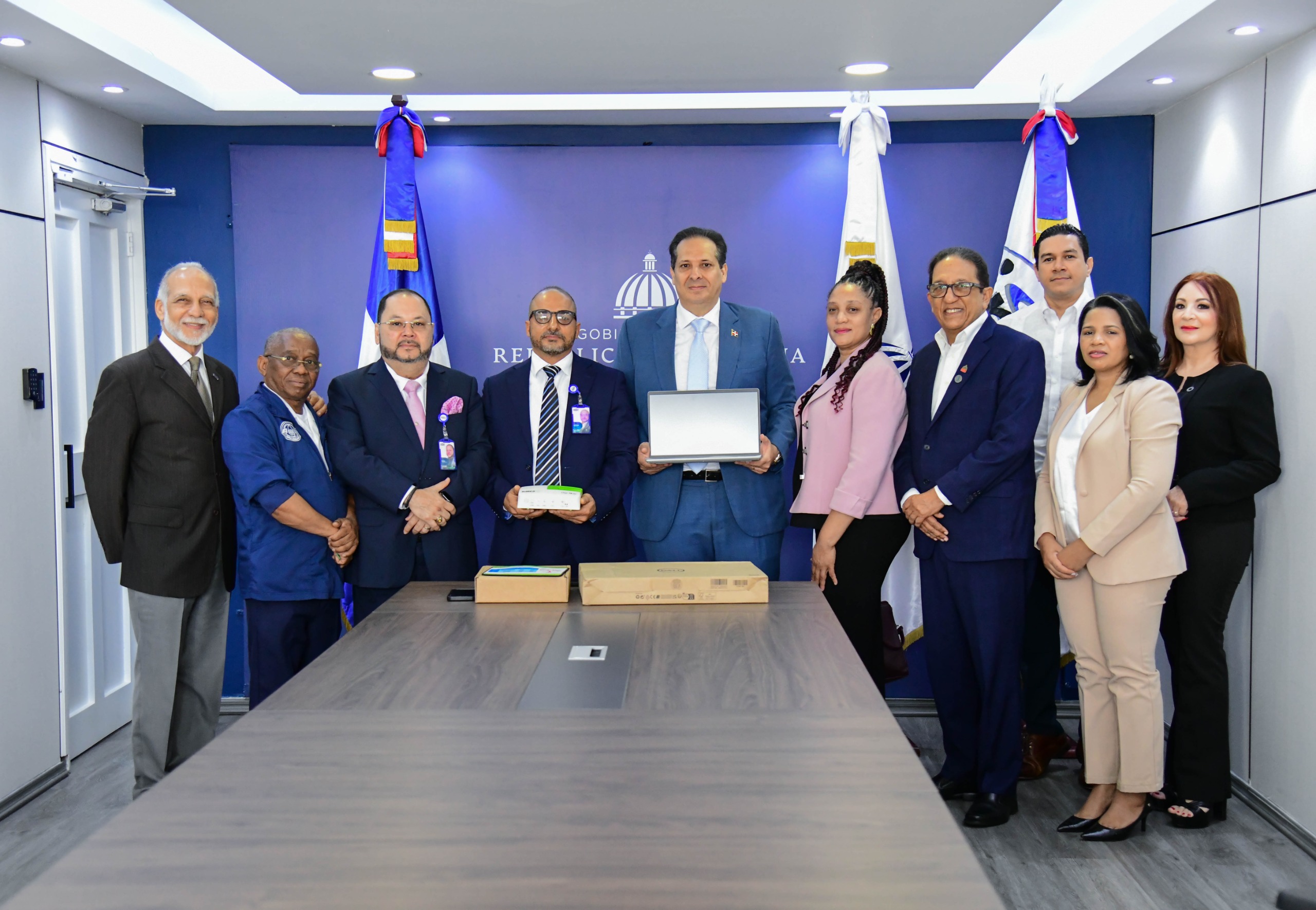 Ministerio de Salud inicia entrega de equipos para fortalecer el diagnóstico hospitalario