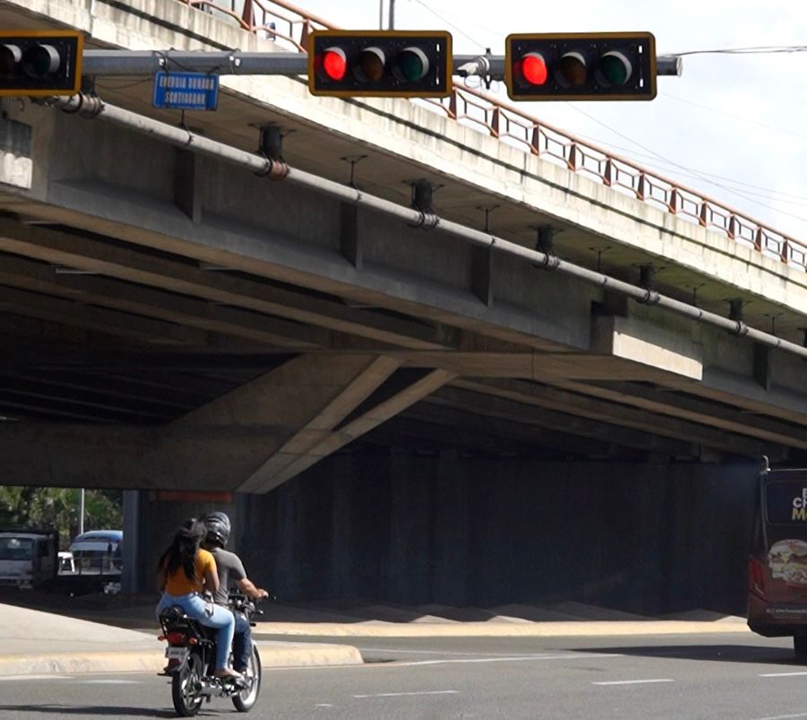 DIGESETT redobla esfuerzos para reducir accidentes causados por motoristas que ignoran la luz roja del semáforo
