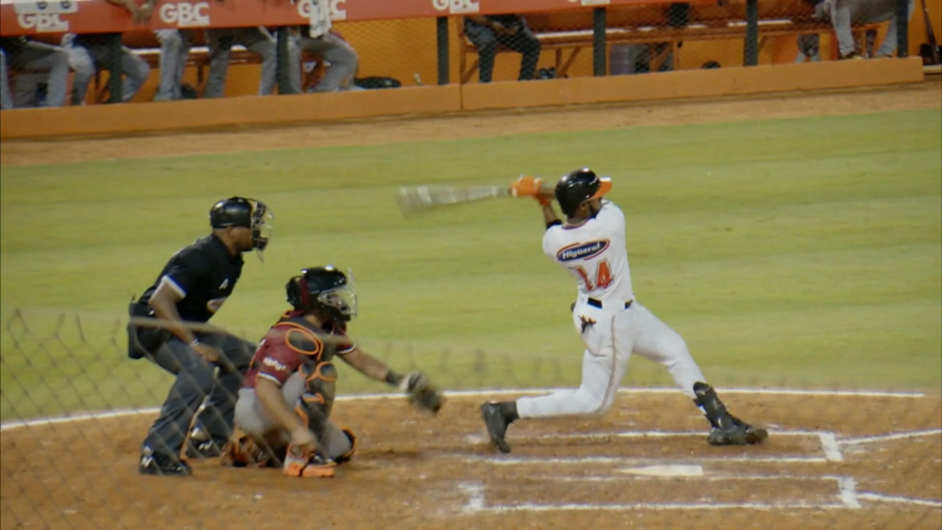 De La Cruz conecta bambinazo