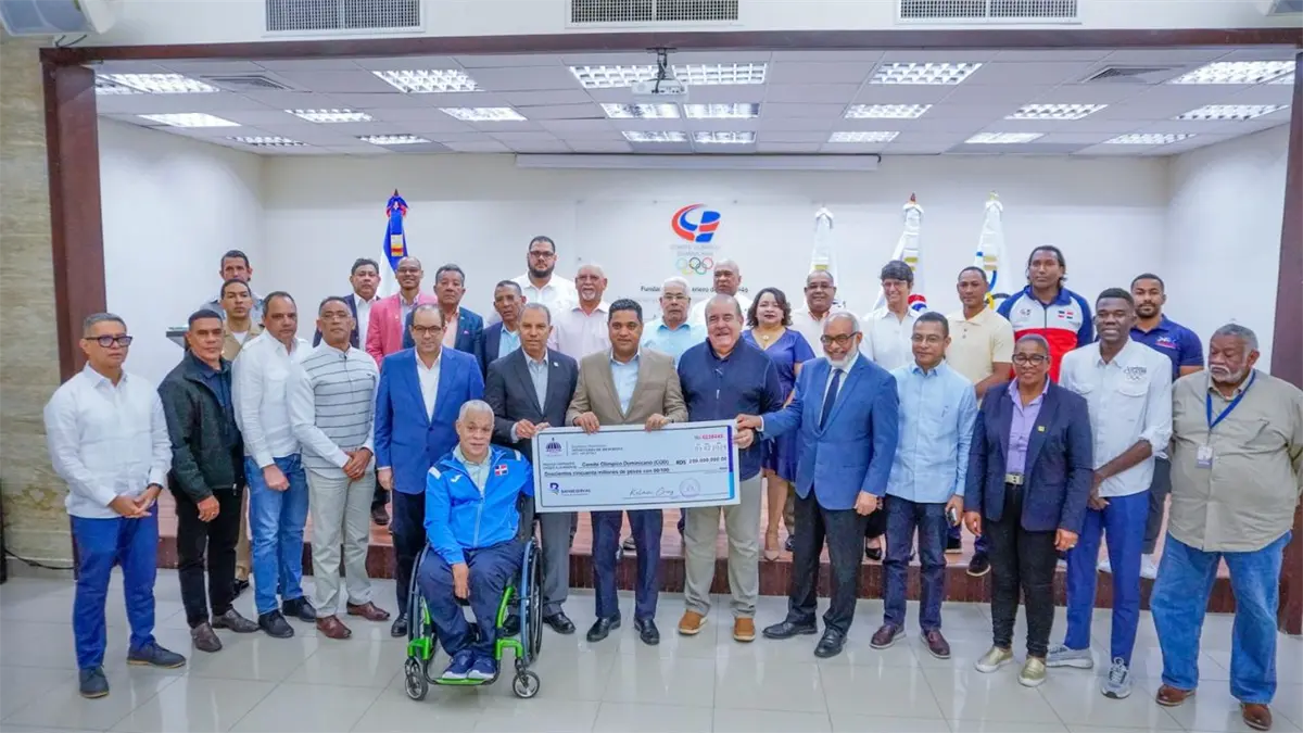 Ministro Kelvin Cruz entrega 250 millones más para preparar atletas de Juegos Centroamericanos y del Caribe.