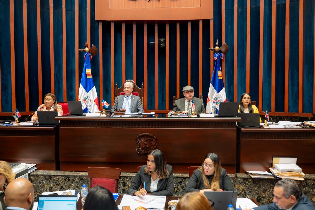 Senado aprueba ley que reconoce trayectoria política y de servicio del exsenador Vicente Sánchez Baret