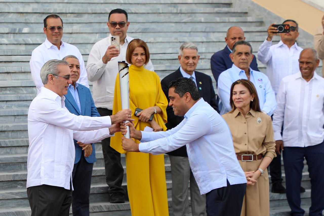 Presidente Abinader oficializa el inicio de la ruta de la antorcha hacia los XXV Juegos Centroamericanos y del Caribe Santo Domingo 2026