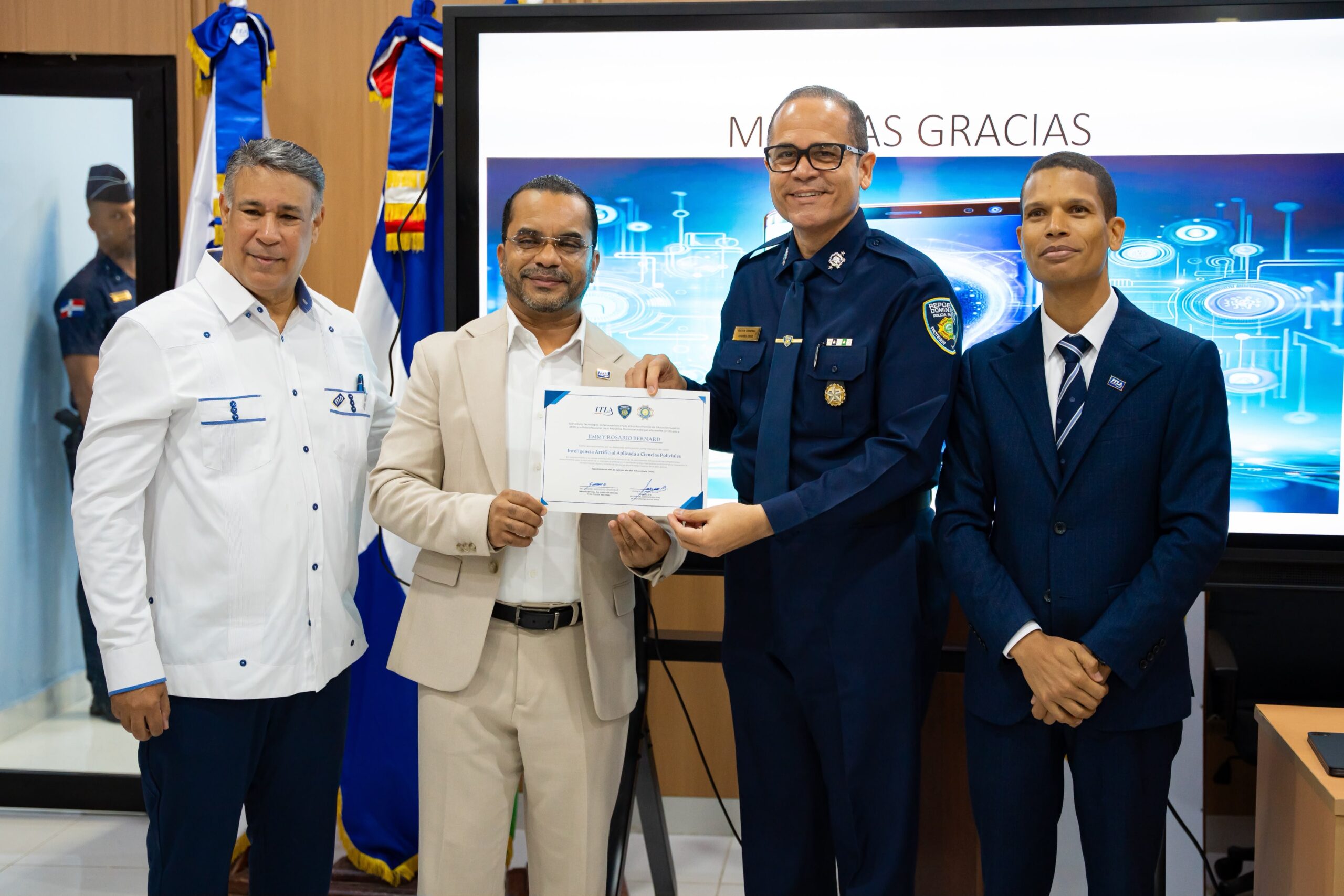ITLA entrega primera certificación en Inteligencia Artificial al alto mando de la Policía Nacional