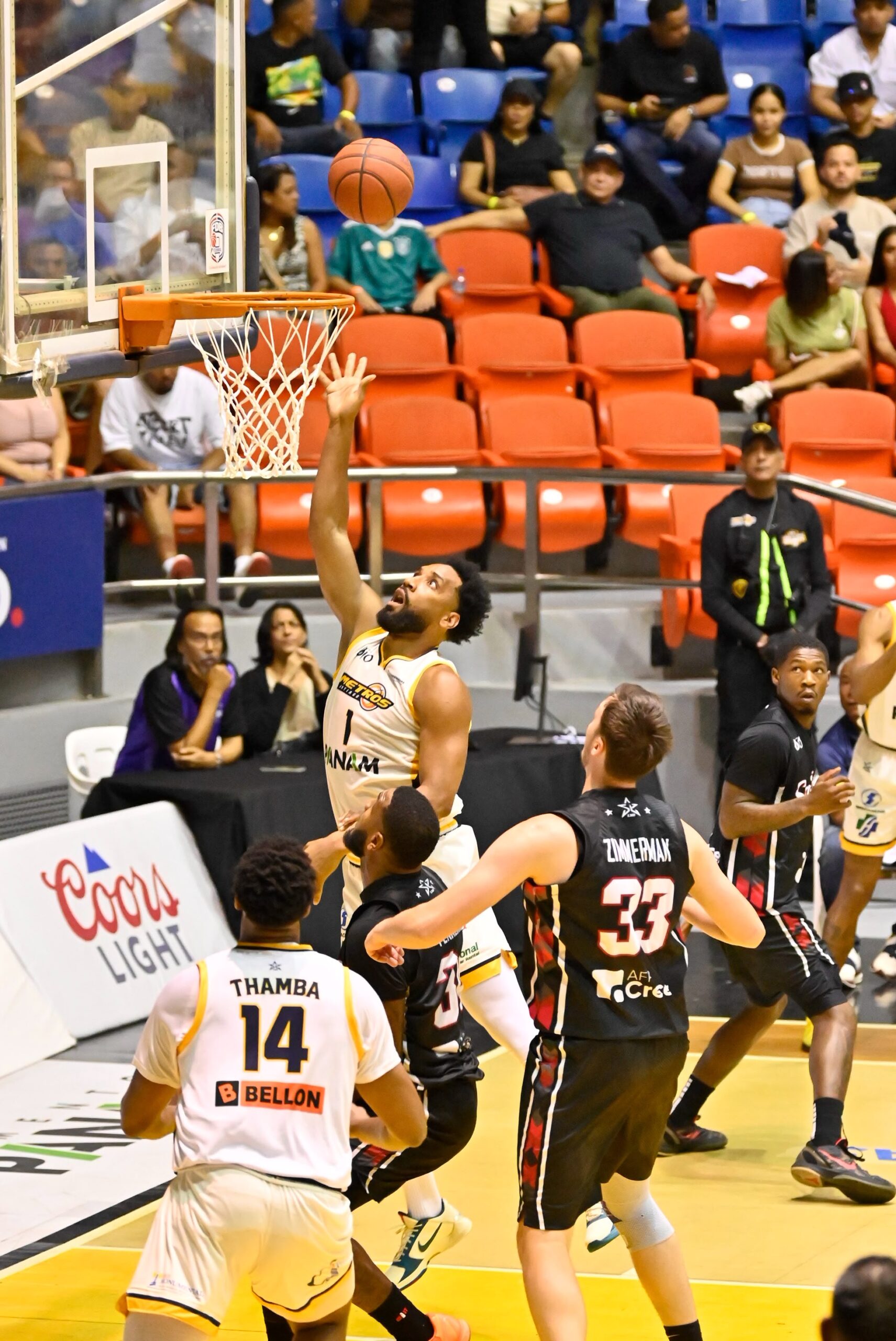 Gigantes remontan en el cierre y derrotan a los Metros para tomar ventaja en la serie final