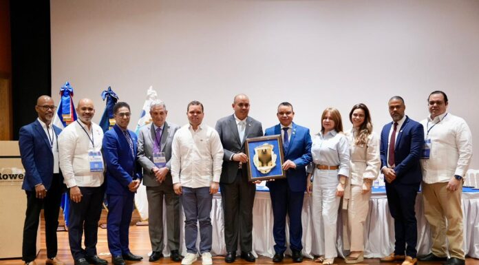 Ney Arias Lora dedica XV Jornada Científica al doctor Julio César Landrón