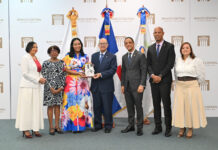 BCRD dona obras literarias a la Biblioteca Abigaíl Mejía, del Ministerio de la Mujer