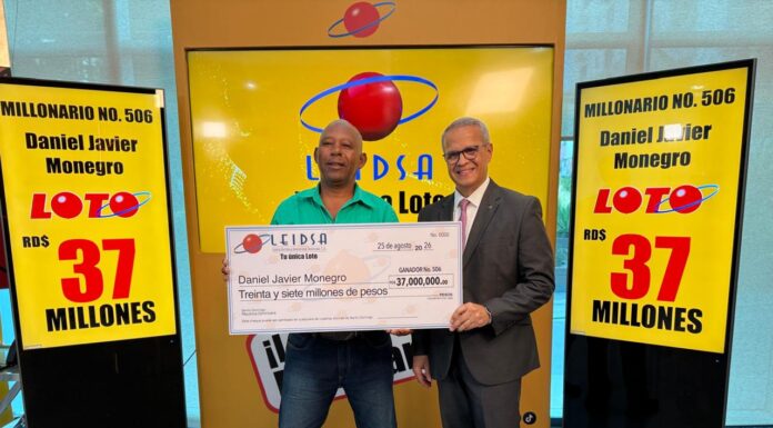 LEIDSA entrega premio de RD$37 millones a mecánico ganador del Loto
