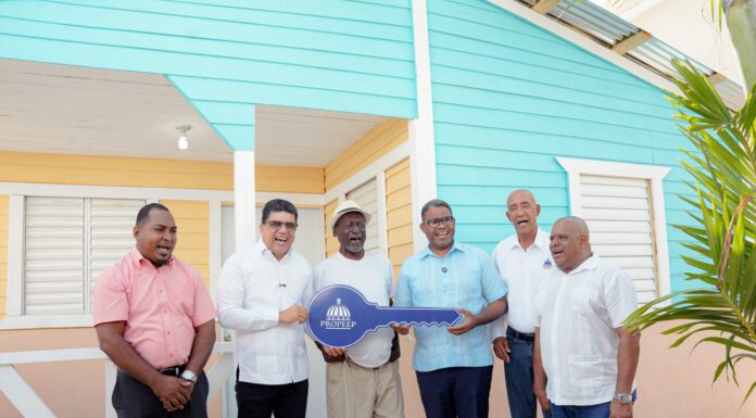 Propeep entrega casa nueva y equipada a hombre que vivía de forma precaria en el Tamarindo II de SDE