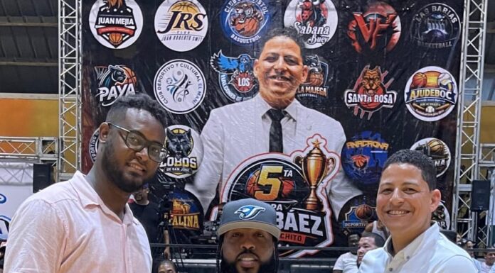 Chimbala y Martínez Brito son reconocidos en histórica inauguración del primer Torneo de Baloncesto Superior de Peravia