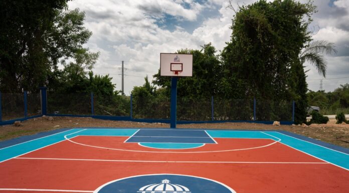 Propeep impulsa plan para acondicionar canchas de baloncesto y espacios deportivos en comunidades vulnerables