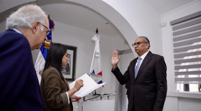 Faride Raful juramenta a José Benedicto Hernández como director del Instituto Nacional de Migración