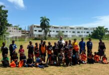Abogado César Ruiz entrega mochilas a 2 mil niños de escasos recursos en Las Terrenas