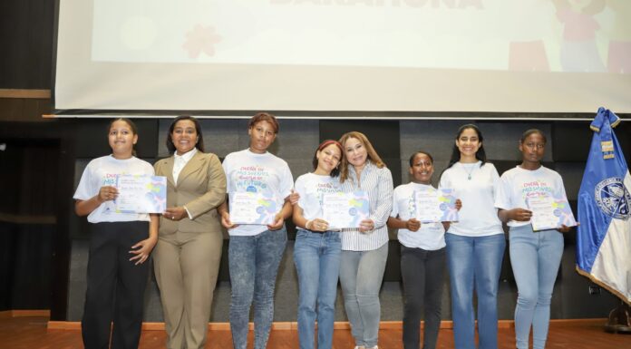 Supérate gradúa a 179 adolescentes de los Clubes de Chicas en Barahona