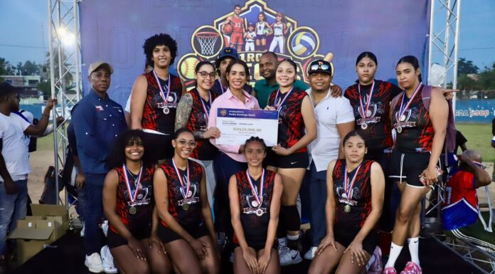 Betty Gerónimo encabeza clausura de los Primeros Juegos Deportivos Municipales de Santo Domingo Norte.