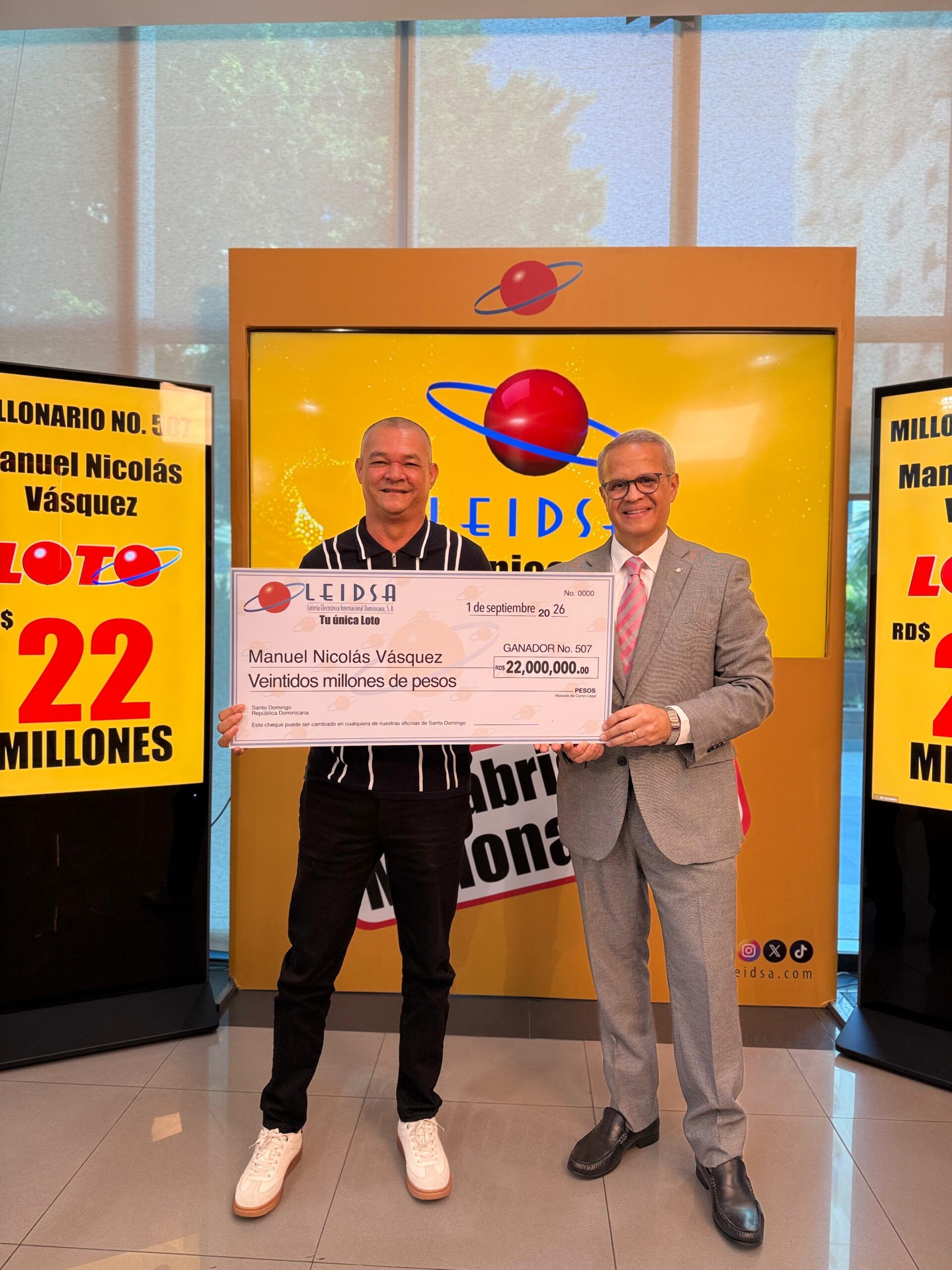 LEIDSA entrega RD$22 millones a camarero ganador del Loto