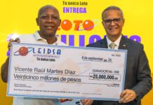LEIDSA entrega 25 millones a agente inmobiliario ganador del Loto