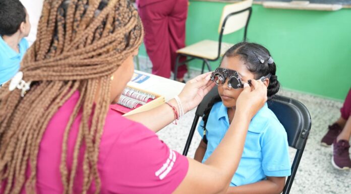 Cuando un estudiante no ve bien: así funciona la atención visual que ofrece el INABIE