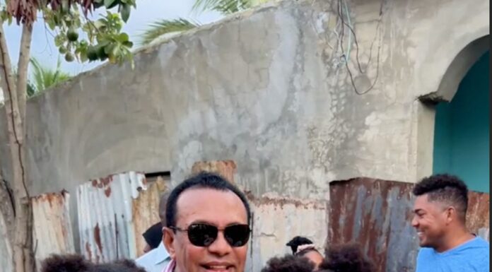 Fundación Fabián Taveras lleva esperanza y útiles escolares a niños de Las Mercedes, Boca Chica