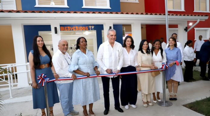 El presidente Luis Abinader y directora ejecutiva del Inaipi, Xiomara Guante, inauguran el CAIPI República de Colombia