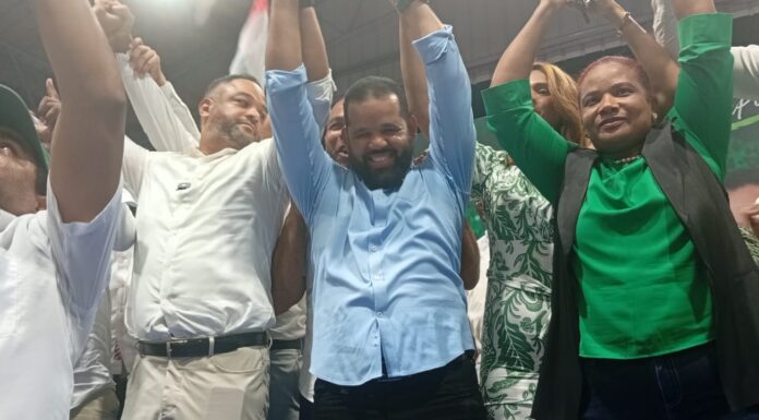 Diputados Eudy Maldonado y Carlos Pérez realizan encuentro político en Sabana Perdida