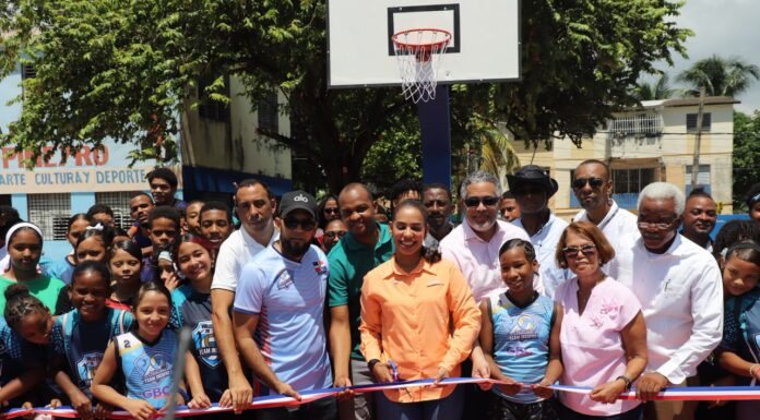 Alcaldesa Betty Gerónimo entrega remozamiento de cancha en Sabana Perdida y encabeza recorrido de supervisión de obras