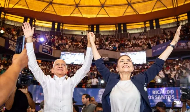 Carolina Mejía y Ricardo de los Santos llegan al Coliseo Teo Cruz