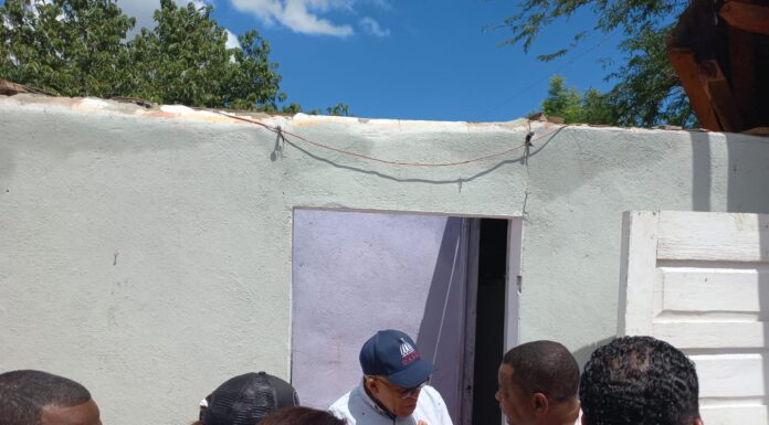 DASAC garantiza alimentación e inicia reparación de techos a familias afectadas por ventarrón en San Juan de la Maguana
